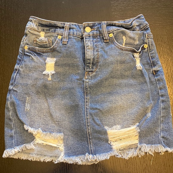 Dresses & Skirts - Wild gable mini skirt